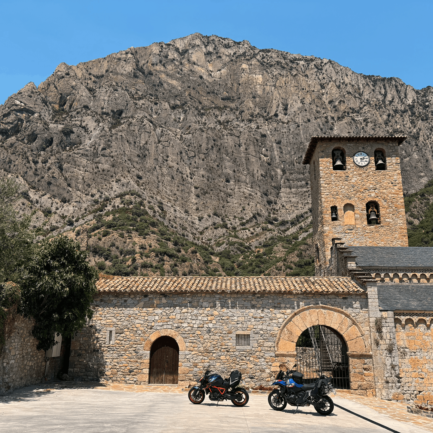 PYRENÄEN: 8 Tage Motorradtour als Guide inkl. GPX Download & Unterkunftsempfehlungen gpx download motorrad - motourvibes