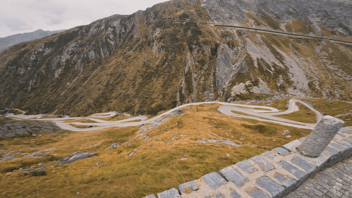 SCHWEIZ: 7 tägige Motorradtour als GPX - Datei Download inkl. Unterkunftsempfehlungen - motourvibes